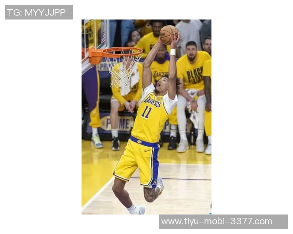 浓眉复苏如日中天19投14中砍下29分8篮板闪耀全场重振球队士气